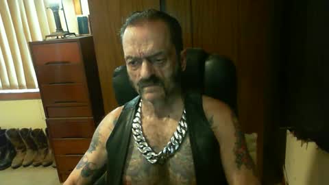 Snapshot of leathergreaser chatting on February 6, 2025, 12:11 am leathergreaser online show from February 6, 2025, 12:11 am