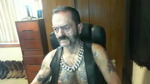 Snapshot of leathergreaser chatting on February 11, 2025, 9:46 pm leathergreaser online show from February 11, 2025, 9:46 pm