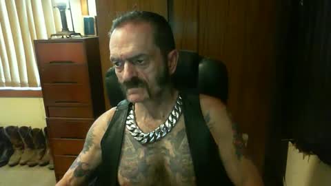Snapshot of leathergreaser chatting on February 13, 2025, 1:40 am leathergreaser online show from February 13, 2025, 1:40 am