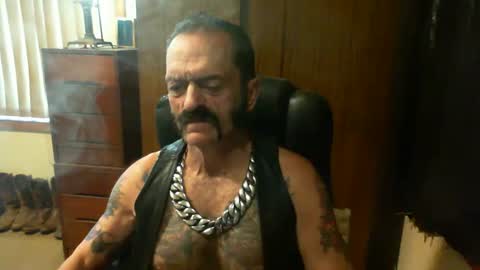 Snapshot of leathergreaser chatting on February 17, 2025, 11:42 pm leathergreaser online show from February 17, 2025, 11:42 pm
