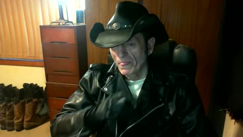 Snapshot of leathergreaser chatting on July 7, 2026, 6:47 am leathergreaser online show from July 7, 2026, 6:47 am