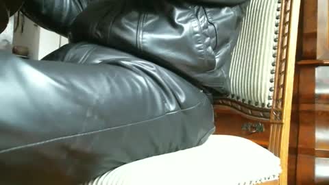 Snapshot of leathermotocross001 chatting on December 4, 2024, 1:20 pm Leathermotocross online show from December 4, 2024, 1:20 pm