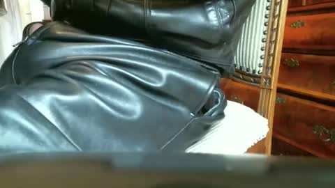 Snapshot of leathermotocross001 chatting on December 14, 2024, 1:59 pm Leathermotocross online show from December 14, 2024, 1:59 pm