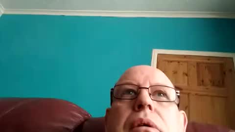 leatherpants68 online show from October 11, 2025, 12:04 pm