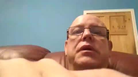 leatherpants68 online show from November 9, 2025, 10:08 pm