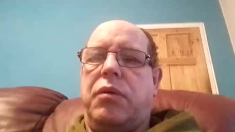 Snapshot of leatherpants68 chatting on December 23, 2025, 9:07 am leatherpants68 online show from December 23, 2025, 9:07 am