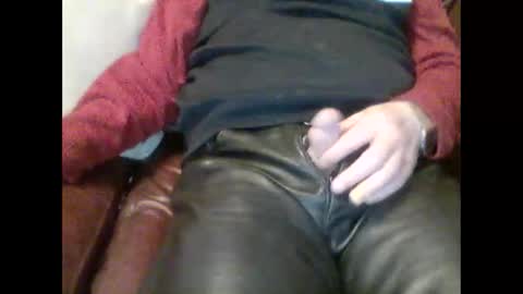 Snapshot of leatherpants68 chatting on March 20, 2026, 9:52 pm leatherpants68 online show from March 20, 2026, 9:52 pm