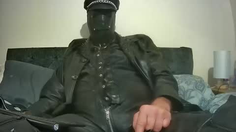 Snapshot of leathertease chatting on December 5, 2024, 8:33 am master or sir online show from December 5, 2024, 8:33 am