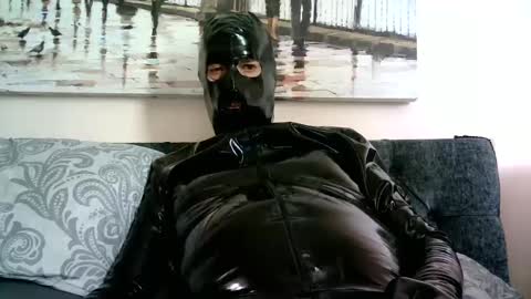 Snapshot of leathertease chatting on January 7, 2025, 11:05 am master or sir online show from January 7, 2025, 11:05 am