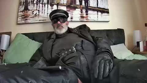 Snapshot of leathertease chatting on February 20, 2025, 2:13 pm master or sir online show from February 20, 2025, 2:13 pm