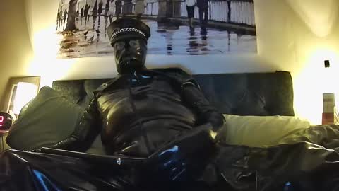 Snapshot of leathertease chatting on February 20, 2025, 7:52 pm master or sir online show from February 20, 2025, 7:52 pm