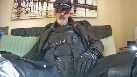 Snapshot of leathertease chatting on March 11, 2025, 10:18 am master or sir online show from March 11, 2025, 10:18 am