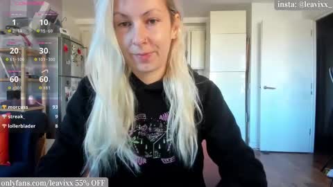 Snapshot of leavixx chatting on October 24, 2025, 10:00 am LeaVixx online show from October 24, 2025, 10:00 am