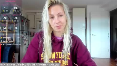 Snapshot of leavixx chatting on November 4, 2025, 3:11 pm LeaVixx online show from November 4, 2025, 3:11 pm