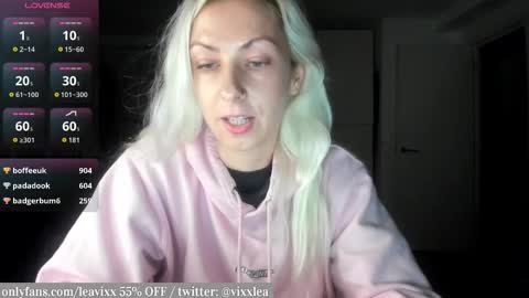 Snapshot of leavixx chatting on November 5, 2025, 5:57 pm LeaVixx online show from November 5, 2025, 5:57 pm