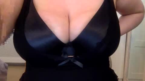 Snapshot of leelamae chatting on January 22, 2025, 3:07 pm Leela Mae online show from January 22, 2025, 3:07 pm