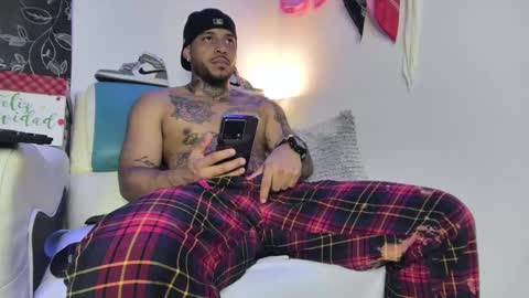 Snapshot of leenar_key chatting on February 19, 2025, 6:00 pm leenar_key online show from February 19, 2025, 6:00 pm