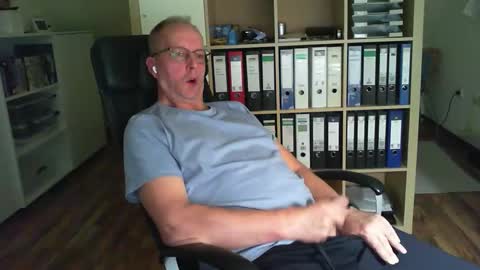 Snapshot of lefti27 chatting on October 12, 2025, 9:14 pm Dave online show from October 12, 2025, 9:14 pm