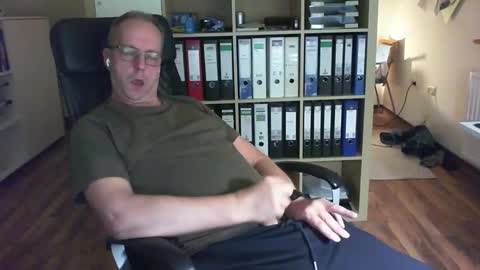 Snapshot of lefti27 chatting on October 16, 2025, 9:16 pm Dave online show from October 16, 2025, 9:16 pm