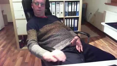 Snapshot of lefti27 chatting on October 30, 2025, 8:31 pm Dave online show from October 30, 2025, 8:31 pm