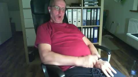 Snapshot of lefti27 chatting on November 2, 2025, 10:34 pm Dave online show from November 2, 2025, 10:34 pm