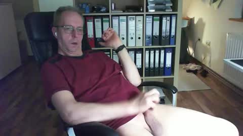 Snapshot of lefti27 chatting on November 12, 2025, 10:41 pm Dave online show from November 12, 2025, 10:41 pm