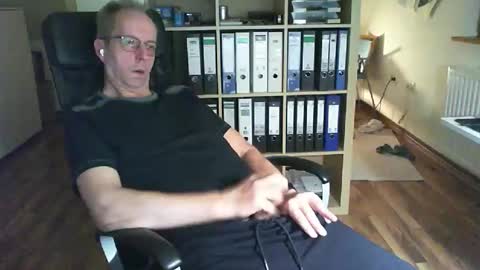 Snapshot of lefti27 chatting on November 19, 2025, 11:05 pm Dave online show from November 19, 2025, 11:05 pm