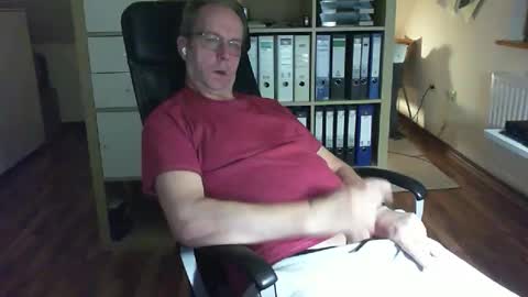 Snapshot of lefti27 chatting on November 23, 2025, 11:15 pm Dave online show from November 23, 2025, 11:15 pm