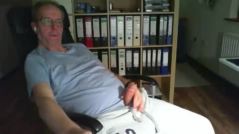 Snapshot of lefti27 chatting on November 30, 2025, 11:31 pm Dave online show from November 30, 2025, 11:31 pm