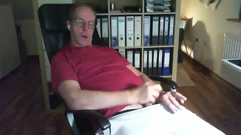 Snapshot of lefti27 chatting on December 15, 2025, 12:59 am Dave online show from December 15, 2025, 12:59 am