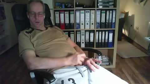 Snapshot of lefti27 chatting on January 11, 2026, 12:26 am Dave online show from January 11, 2026, 12:26 am