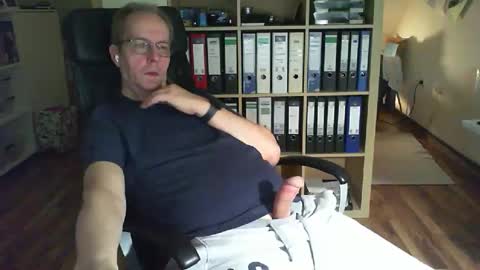 Snapshot of lefti27 chatting on January 18, 2026, 12:25 am Dave online show from January 18, 2026, 12:25 am