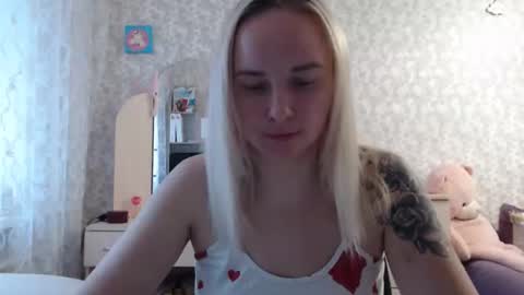 Snapshot of leggywily25 chatting on October 23, 2025, 10:14 am leggywily25 online show from October 23, 2025, 10:14 am