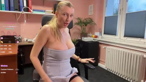 LegsLONG online show from November 18, 2025, 6:40 am