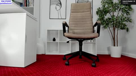 Elle  online show from March 30, 2026, 9:21 am