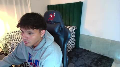  Lei  online show from January 7, 2026, 4:37 am