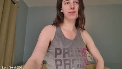 Snapshot of leiaswift chatting on December 21, 2025, 11:06 am Leia Swift online show from December 21, 2025, 11:06 am