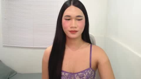 Snapshot of leighs_celine chatting on April 16, 2026, 4:52 pm leighs_celine online show from April 16, 2026, 4:52 pm