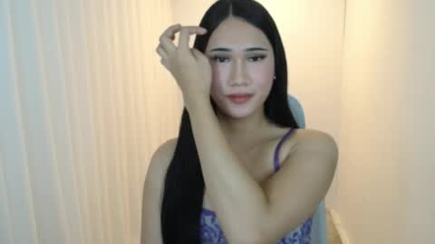 Snapshot of leighs_celine chatting on May 4, 2026, 5:14 am leighs_celine online show from May 4, 2026, 5:14 am