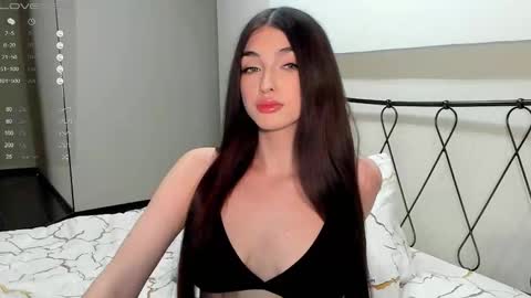 Leila online show from March 10, 2025, 11:27 pm