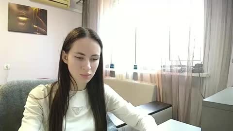 Snapshot of leila_monaco chatting on October 4, 2025, 8:45 am Leila online show from October 4, 2025, 8:45 am