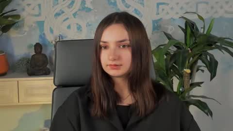 LeilaMurphy online show from February 19, 2025, 1:39 pm