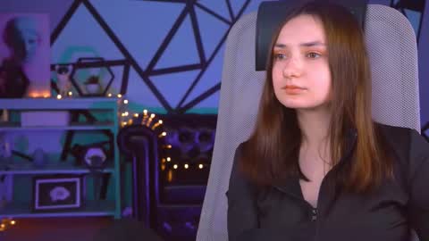 LeilaMurphy online show from February 25, 2025, 3:05 pm