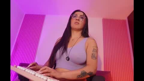 Leila online show from February 10, 2026, 11:14 am