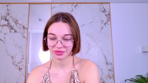 Snapshot of leilalawson chatting on December 19, 2024, 7:07 pm LeilaLawson online show from December 19, 2024, 7:07 pm