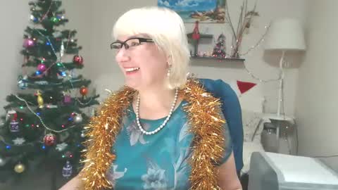 Snapshot of leilamays chatting on December 23, 2024, 6:33 am Leila Kinky online show from December 23, 2024, 6:33 am