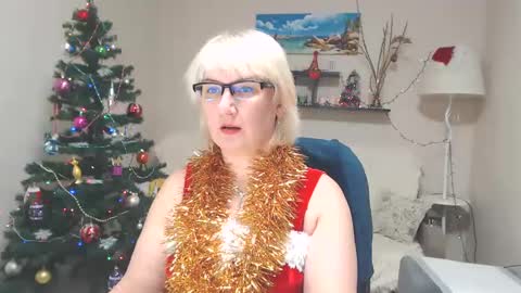 Snapshot of leilamays chatting on December 25, 2024, 11:33 am Leila Kinky online show from December 25, 2024, 11:33 am