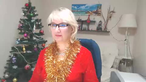 Snapshot of leilamays chatting on January 4, 2025, 11:11 am Leila Kinky online show from January 4, 2025, 11:11 am