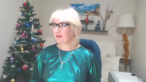 Snapshot of leilamays chatting on January 8, 2025, 12:15 pm Leila Kinky online show from January 8, 2025, 12:15 pm