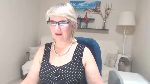 Snapshot of leilamays chatting on March 9, 2025, 3:43 am Leila Kinky online show from March 9, 2025, 3:43 am